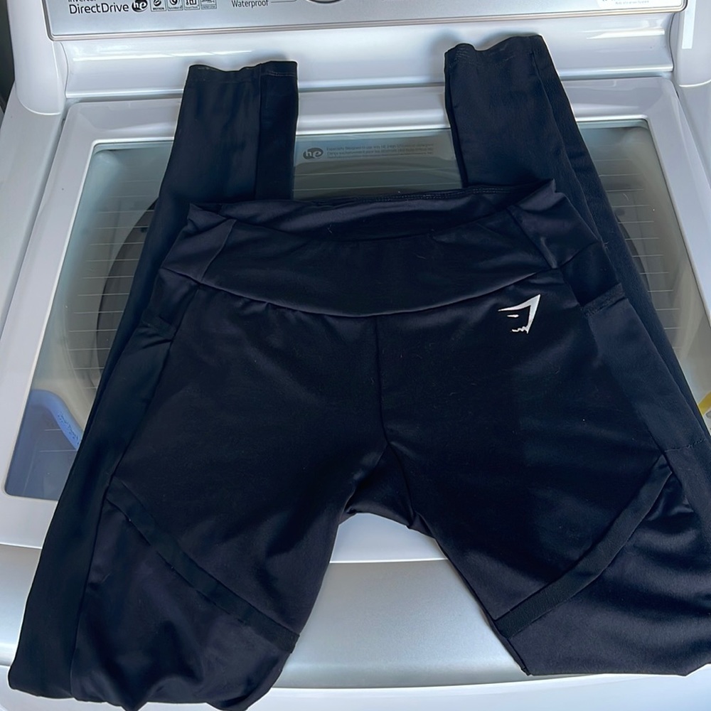 Gym shark leggings